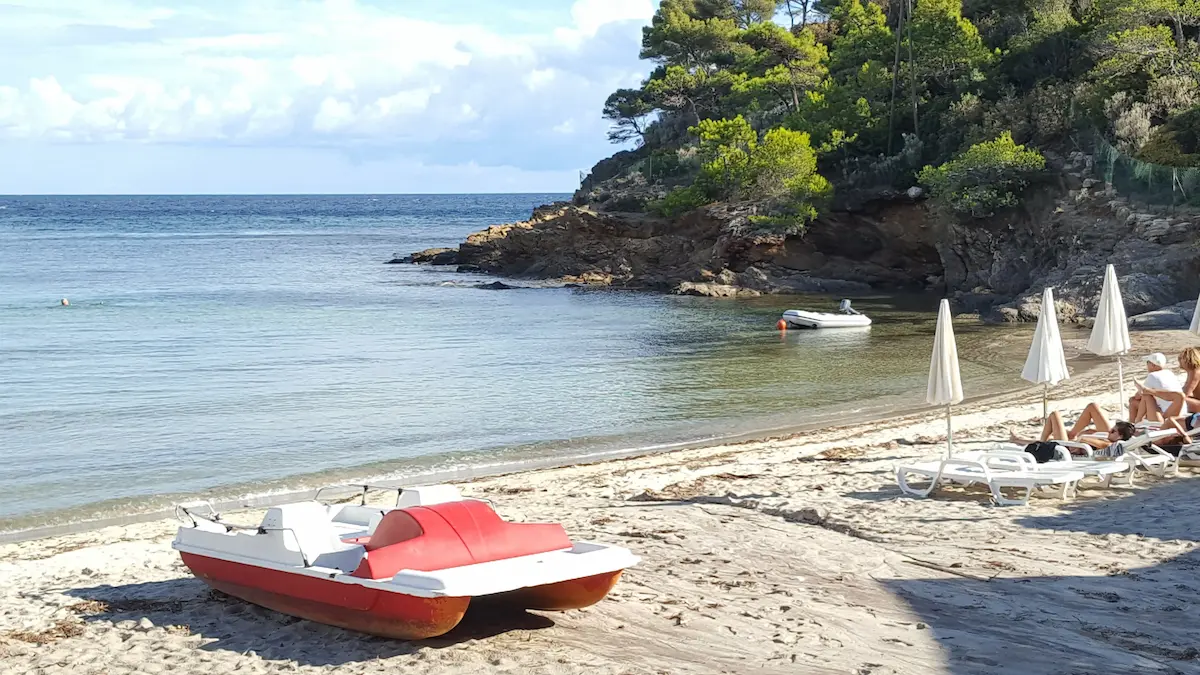 détail de la plage des Tamaris à Pramousquier dans le Var
