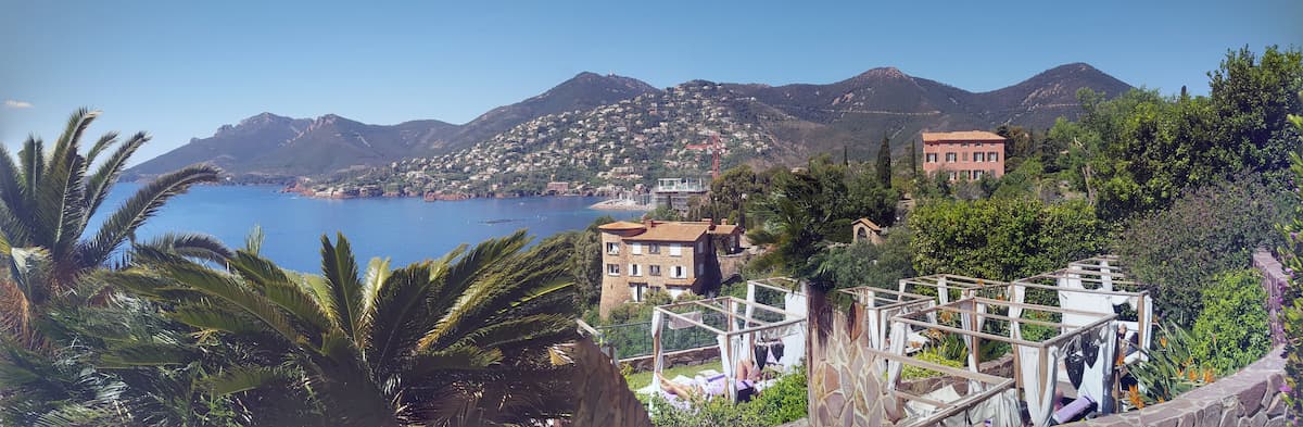 vue a couper le souffle de l'hotel tiara yaktsa cote d'azur a theoule sur mer