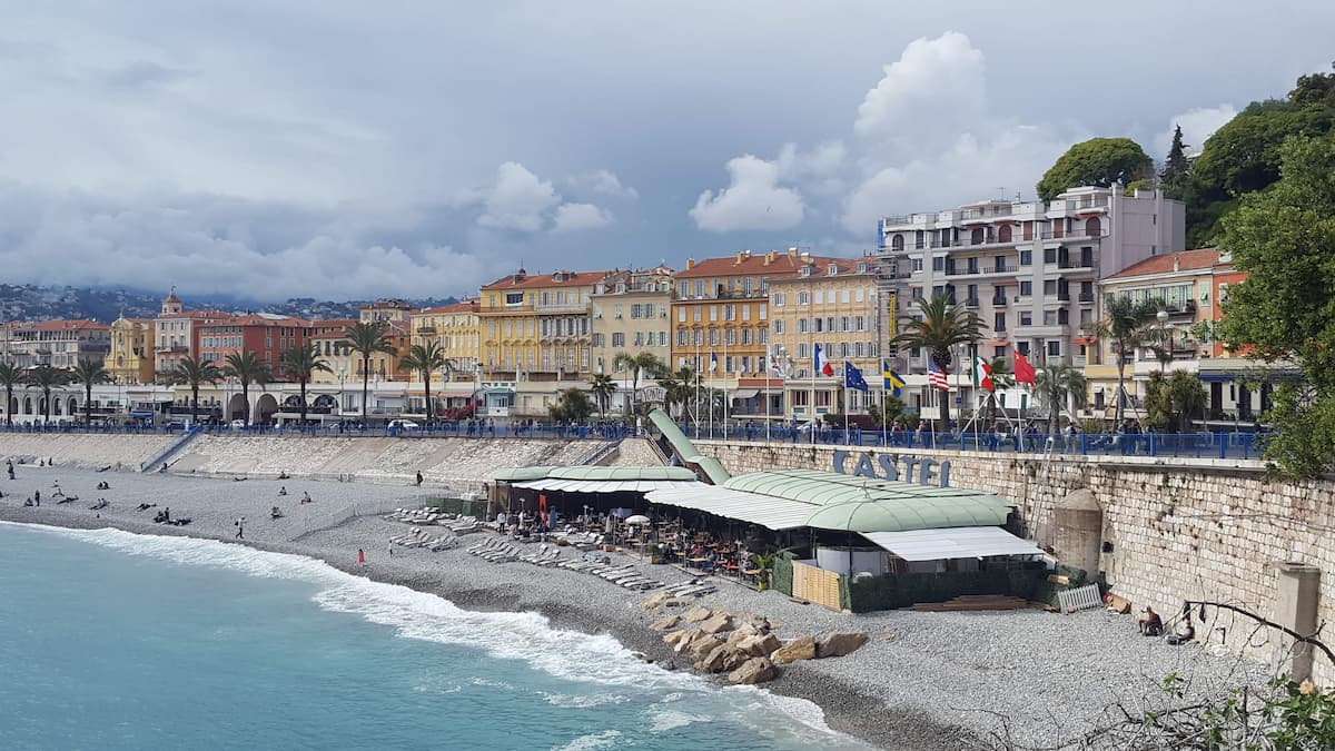 quai des etats unis vu du logo i love nice sur le quai rauba capeu de nice