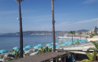 une des plages de juan les pins vu de la pinede