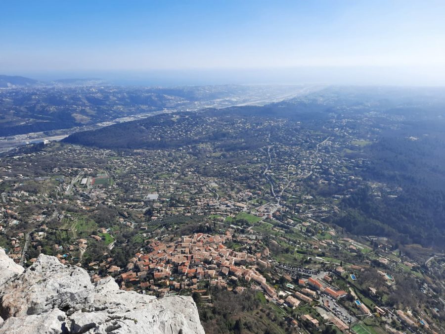 vue du sommet du baou de st jeannet, une courte randonnee tres appreciee des locaux