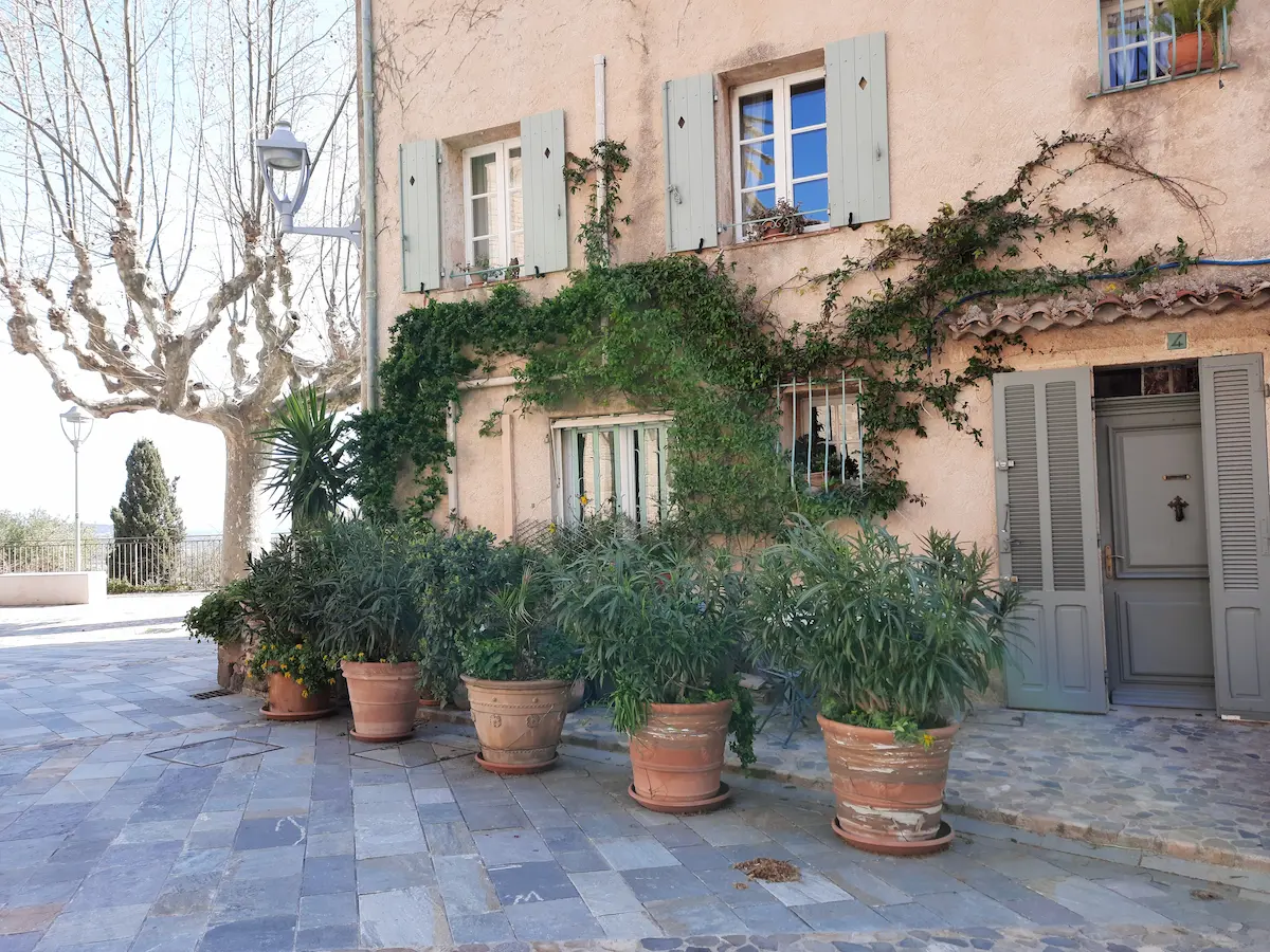 Vue du mas de Marie, charmant hôtel de Grimaud dans le Var