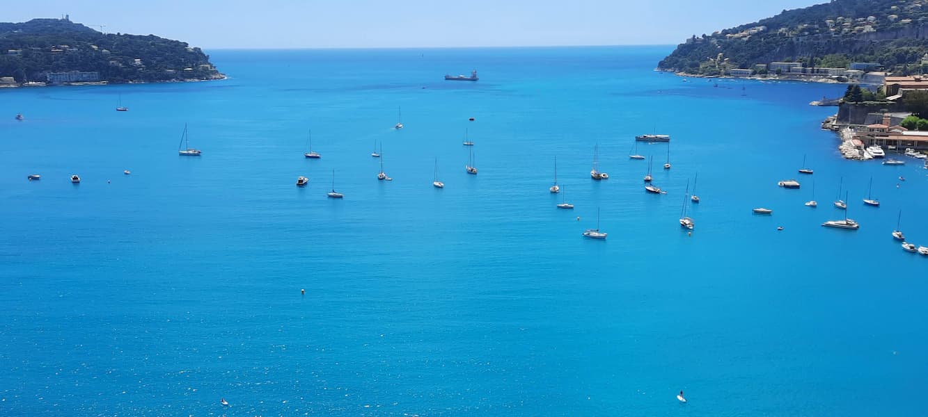 Baie de Villefranche-sur-Mer vue de la Moyenne Corniche