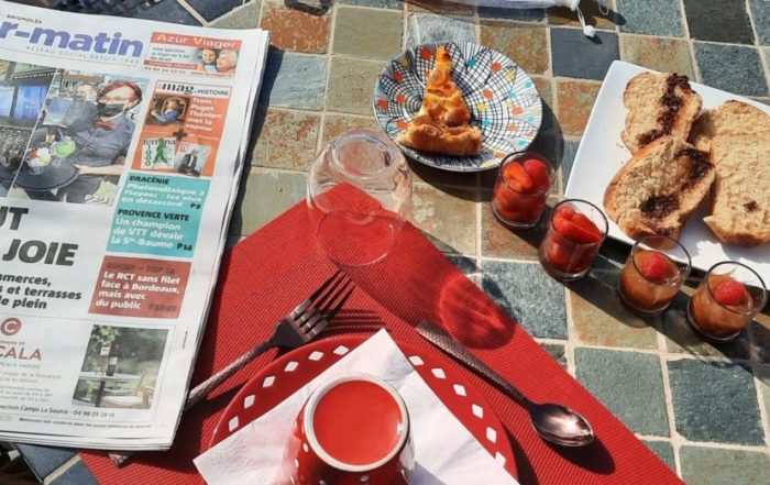 copieux petit dejeuner a la limite du brunch a la chambre d'hote villa lei riau a salernes