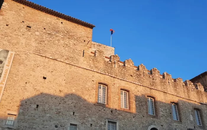 vue du musee picasso a antibes sous un ciel azureen