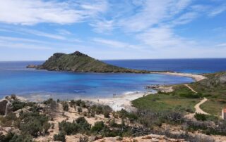 Cap Taillat avec plage et nature au premier plan