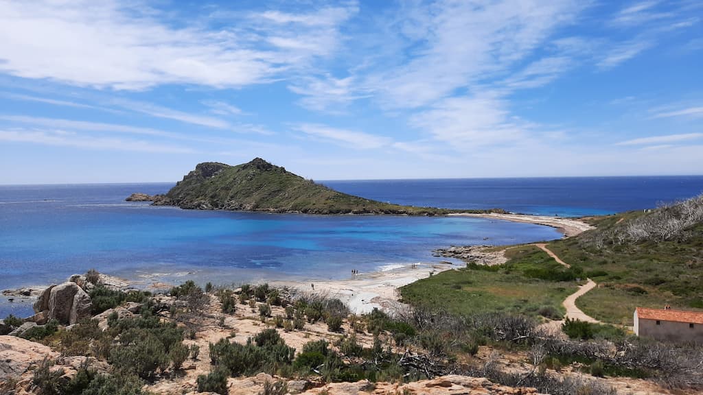 Cap Taillat avec plage et nature au premier plan