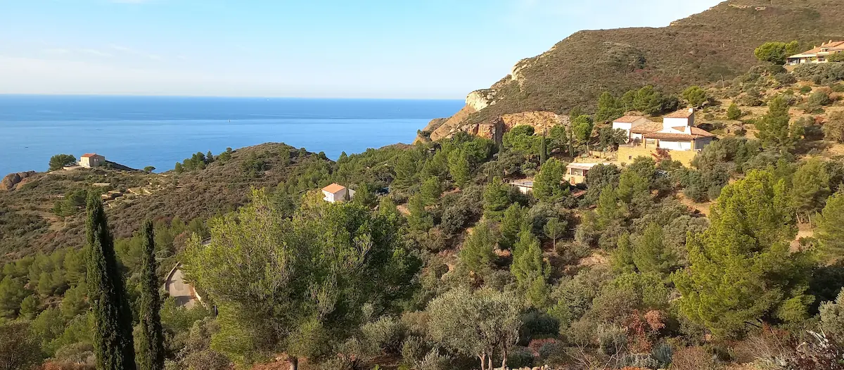 randonnee sur les hauteurs de la ciotat pres de marseille dans les bouches du rhone