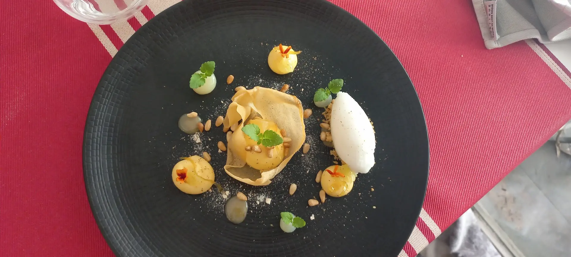 dessert moelleux au citron destructuré a l'atelier des saveurs by stephane garcia a la colle sur loup