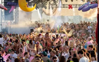 une soiree dejantee et costumee au bal des fous a cannes