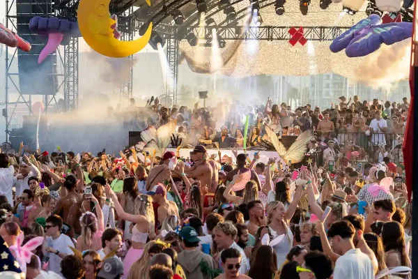 Soirée costumée au Bal des Fous à Cannes