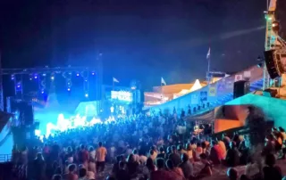 vue du theatre de la mer pendant un des concerts du festival yeah a sete en aout 2024