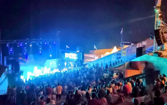 vue du theatre de la mer pendant un des concerts du festival yeah a sete en aout 2024