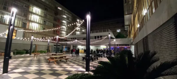 patio du stockfish apres le spectacle d'edouard deloignon le 28 janvier 2025