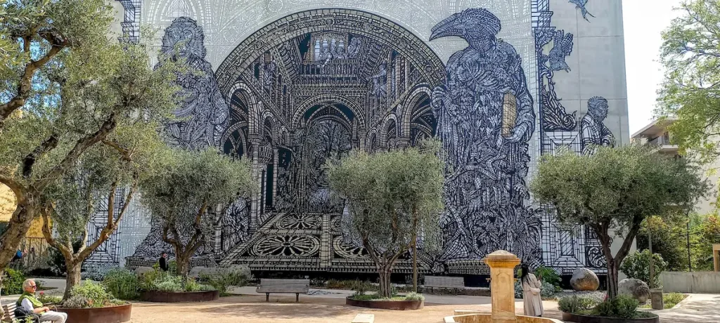 la fresque geante des artistes monkeybird a antibes