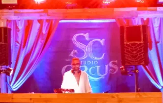 nico. V aux platines pour ouvrir le bal de maniere chill avant que l'electro plus speed de laurent n. et yumaan fassent bouger les participants