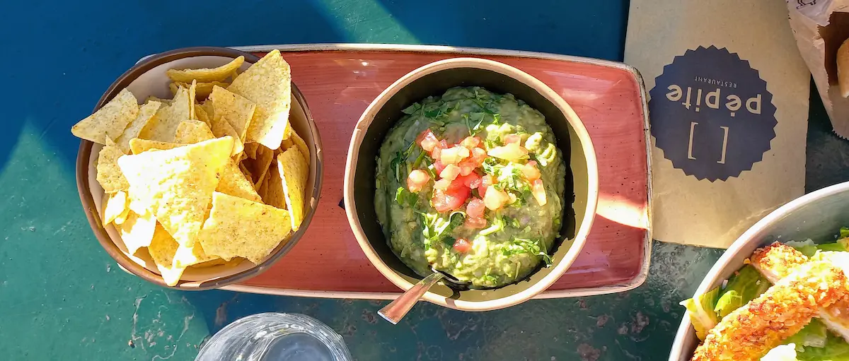 tortilla chips et guacamole chez pepite mandelieu la napoule