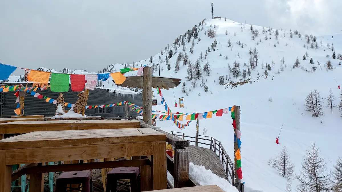 le schuss version calme apres le dejeuner, accueille l'apero sonore en hiver tous les dimanches apres midi