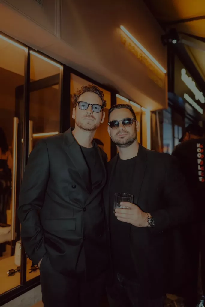 Anthony Daless et Pierre Sebag devant la boutique du Collectionneur Lunetier à Nice