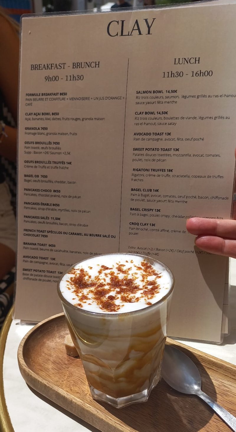 boisson au lait d'avoine et epices chai mousseuse a souhait a le clay rue bonaparte a nice