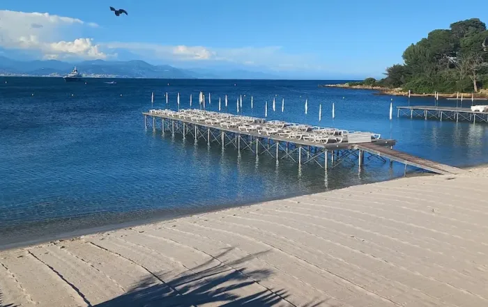 anse de la garoupe au cap d'antibes hors saison