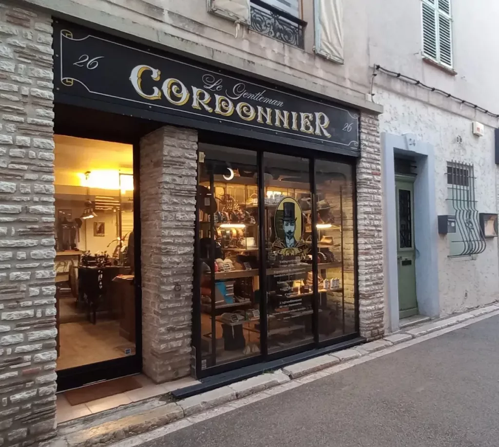 devanture du gentleman coordonnier rue de fersen a antibes