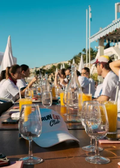 degustation post run sur la plage de l'hotel amour