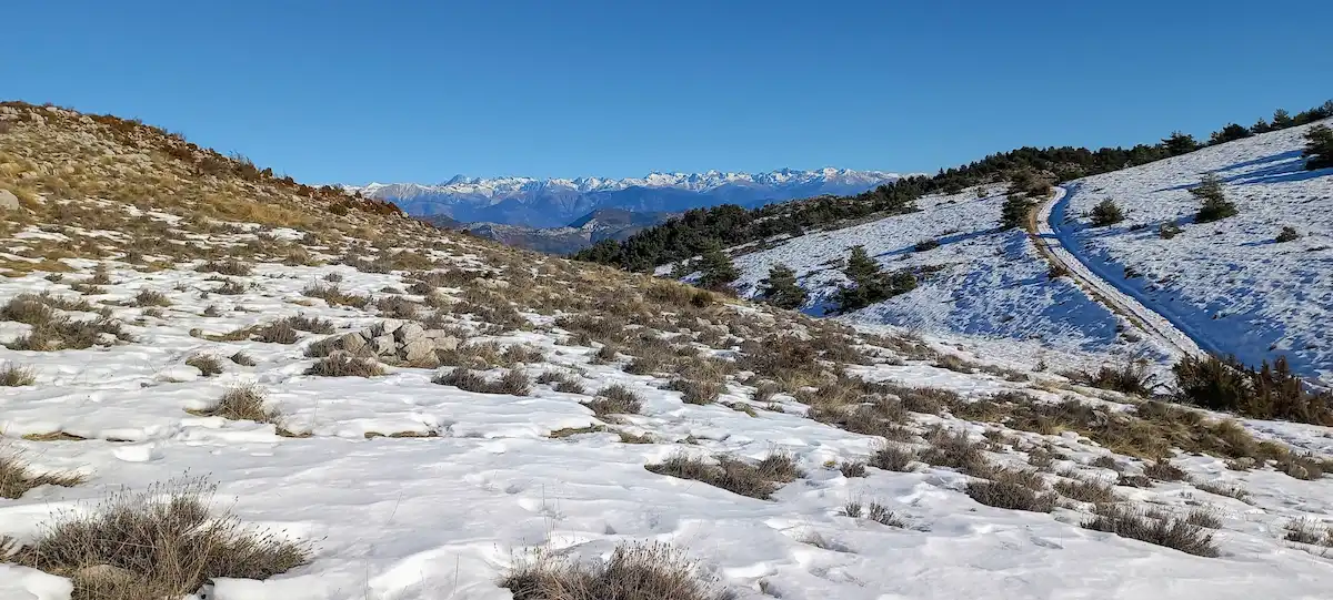 balade a pied un 14 decembre a greolieres 1400 sur la piste des raquettes direction jerusalem