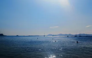 la plage des ondes un 12 septembre au cap d'antibes
