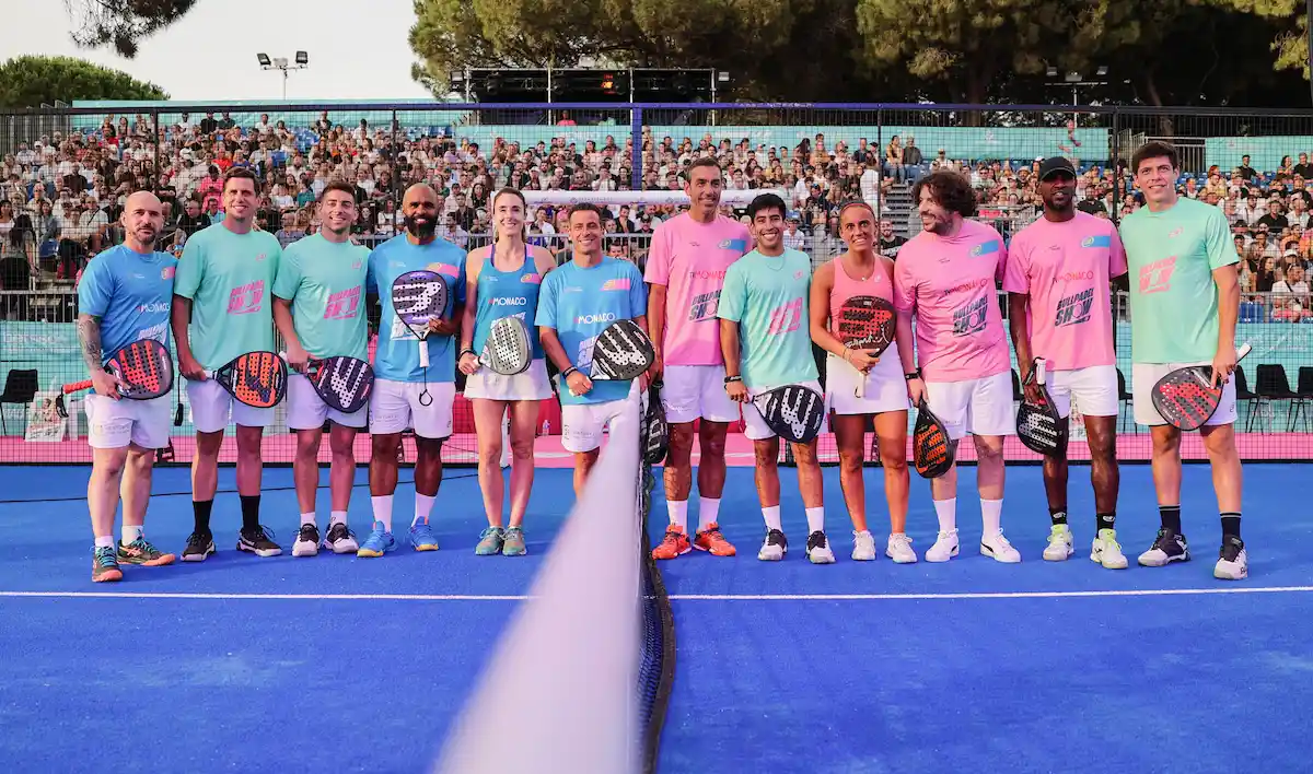 la team complete de la premiere edition du bullpadel show 06 sur le court central de la pinede de juin les pins, prochaine edition les 20 et 21 juin 2025