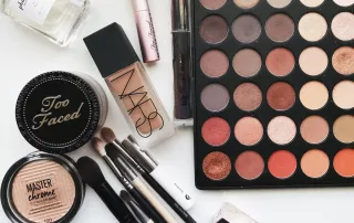 palette de maquillage pour embellir les candidate au concours de beauté de miss côte d'azur 2023