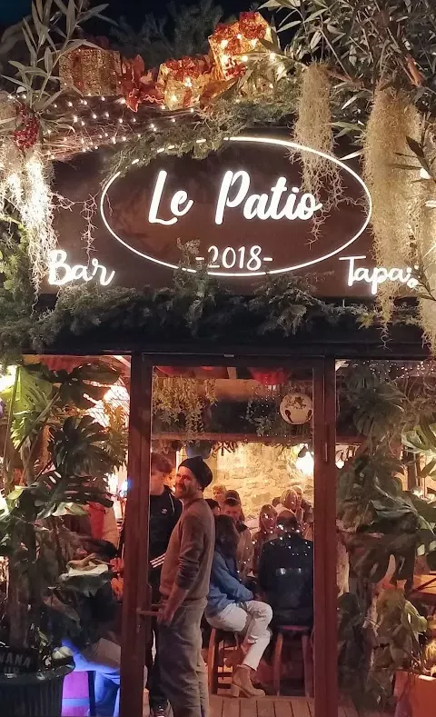 Devanture du resto le patio à Valbonne