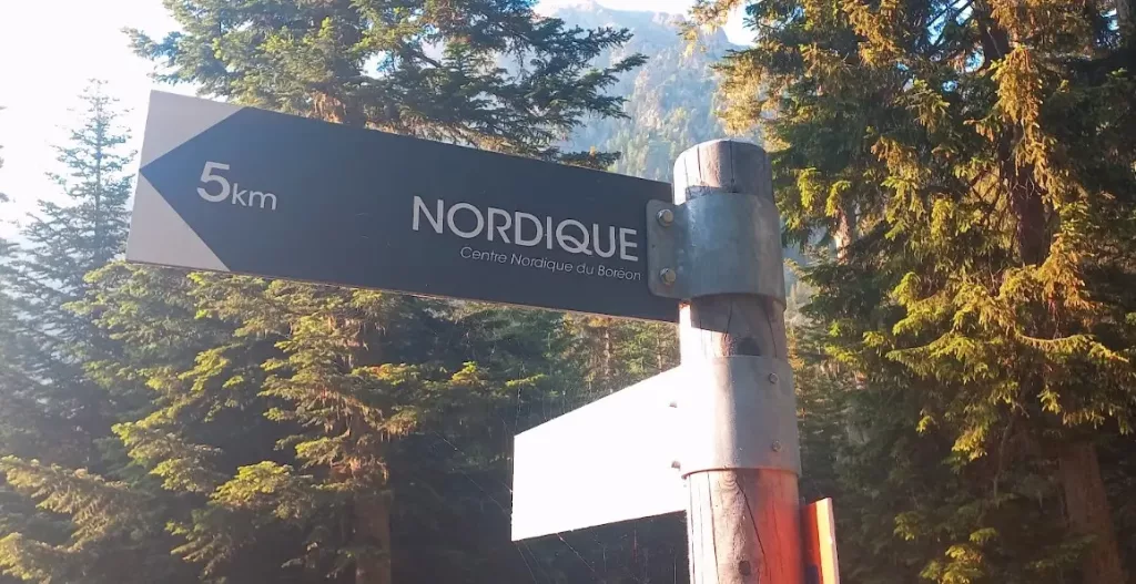 Panneau de signalisation d'un sentier nordique