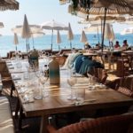 Terrasse du restaurat la petite plage a golfe juan sur la cote d'azur