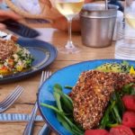 mets appetissants servis a la petite plage de golfe juan sur la cote d'azur