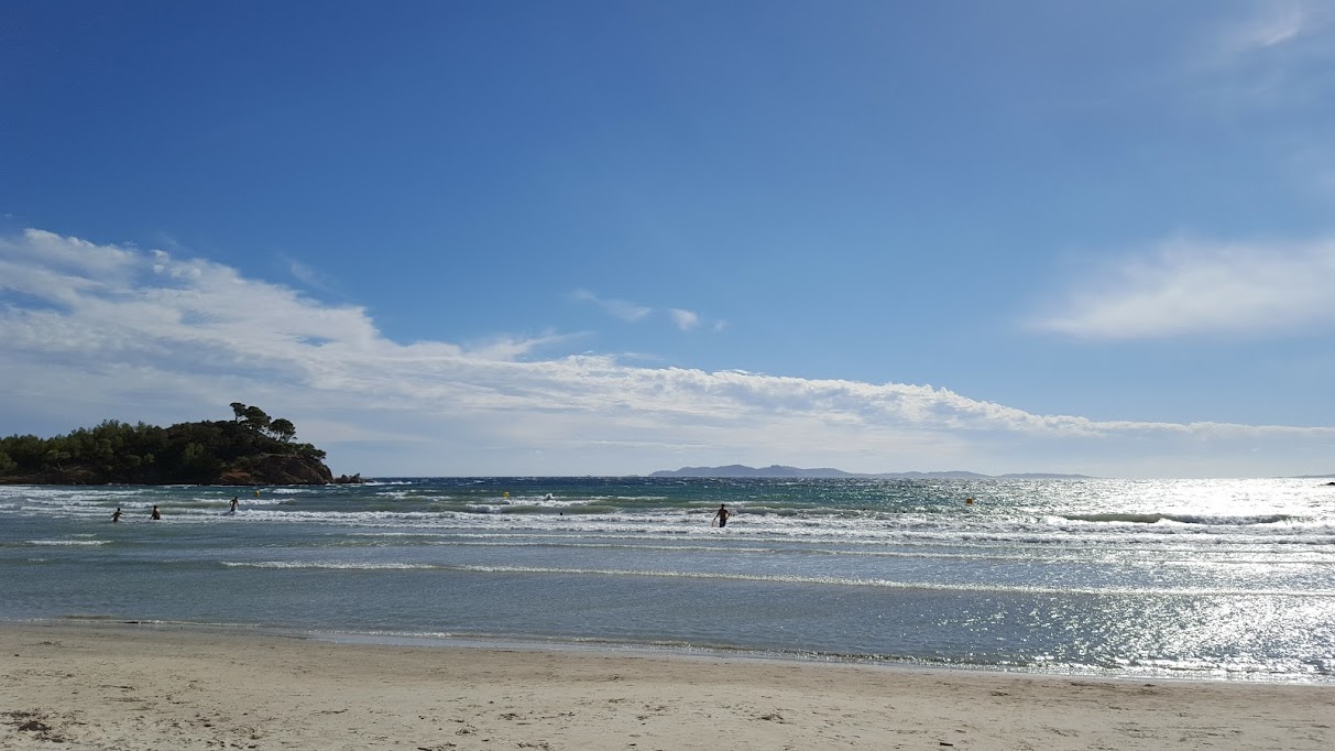 une des plages du lavandou, immense etendue de sable