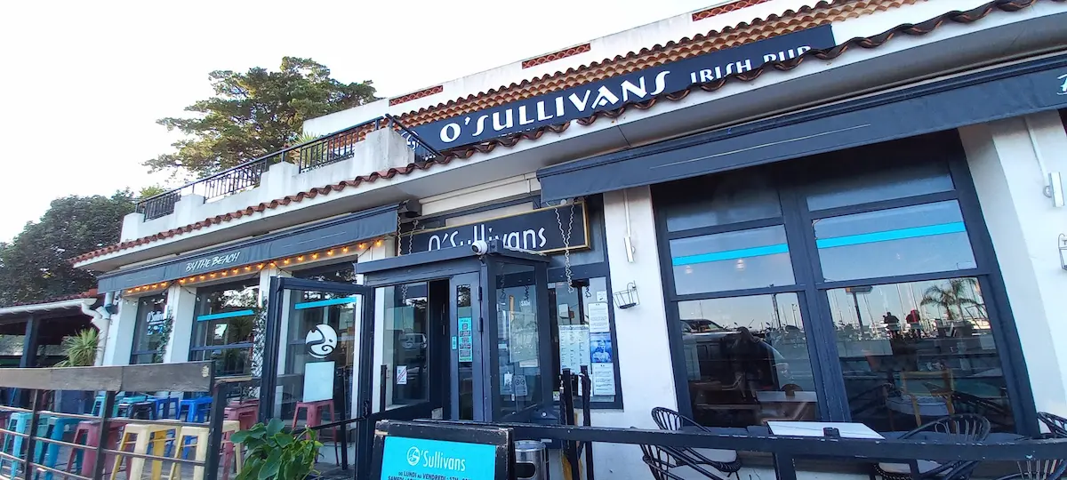 devanture du pub o sullivans a la napoule
