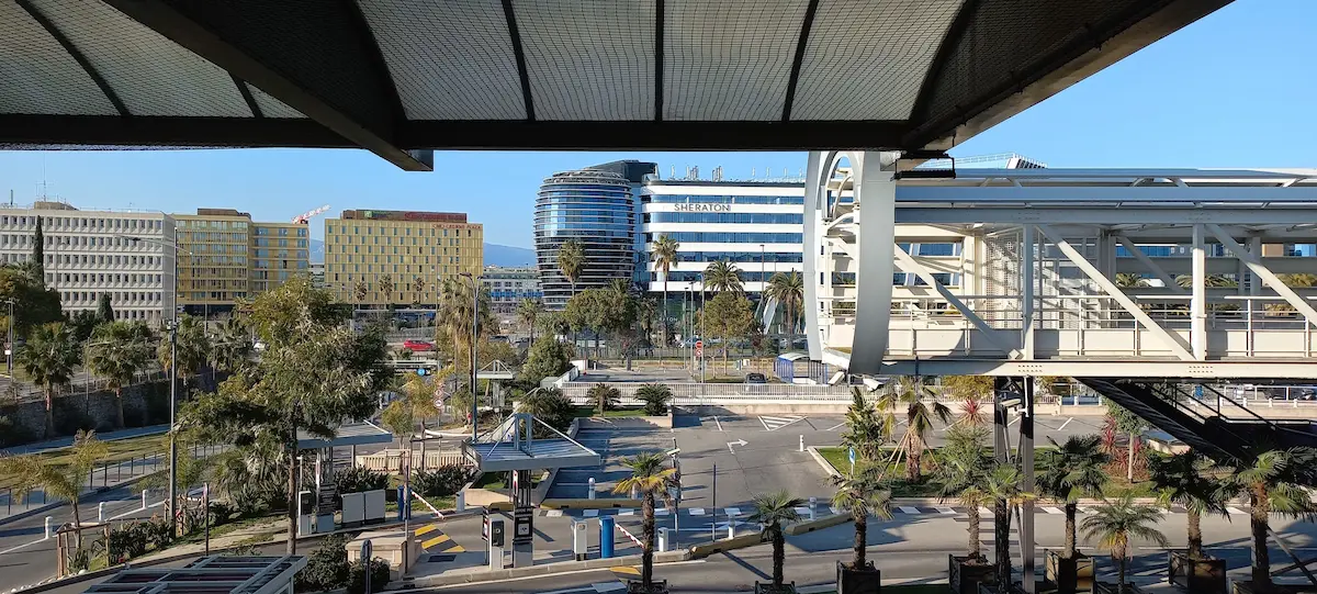 vue de l'hotel sheraton de l'aeroport nice cote d'azur