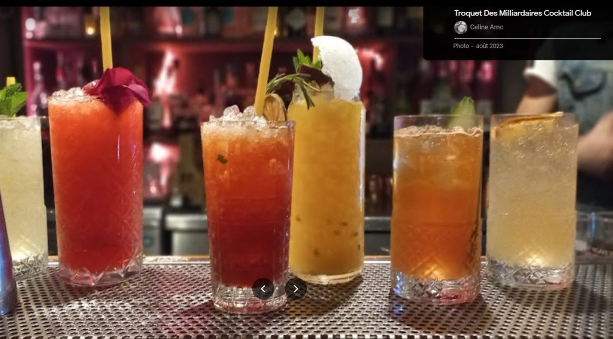 une rangee de cocktails a deguster au milliardaires cocktail club a antibes sur la cote d'azur